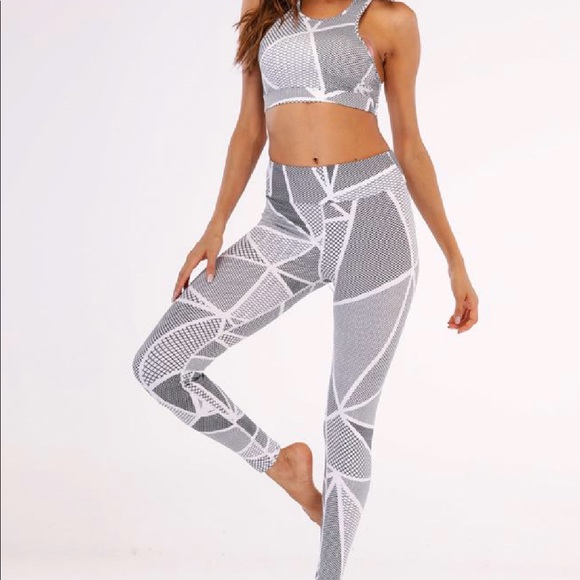 Active/ yoga wear - Picture 2 of 4